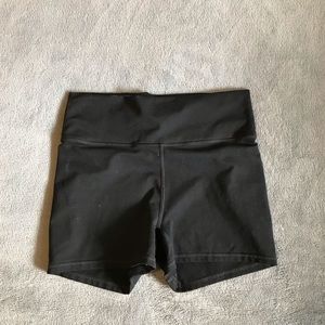 Fable to a high waisted shorts